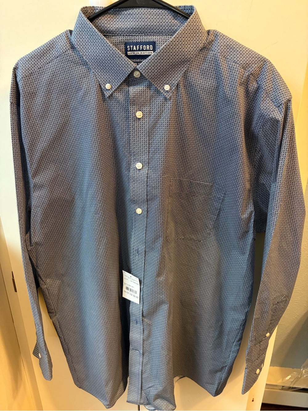 Stafford Men's Navy Micro-Pattern Button-Down Shirt